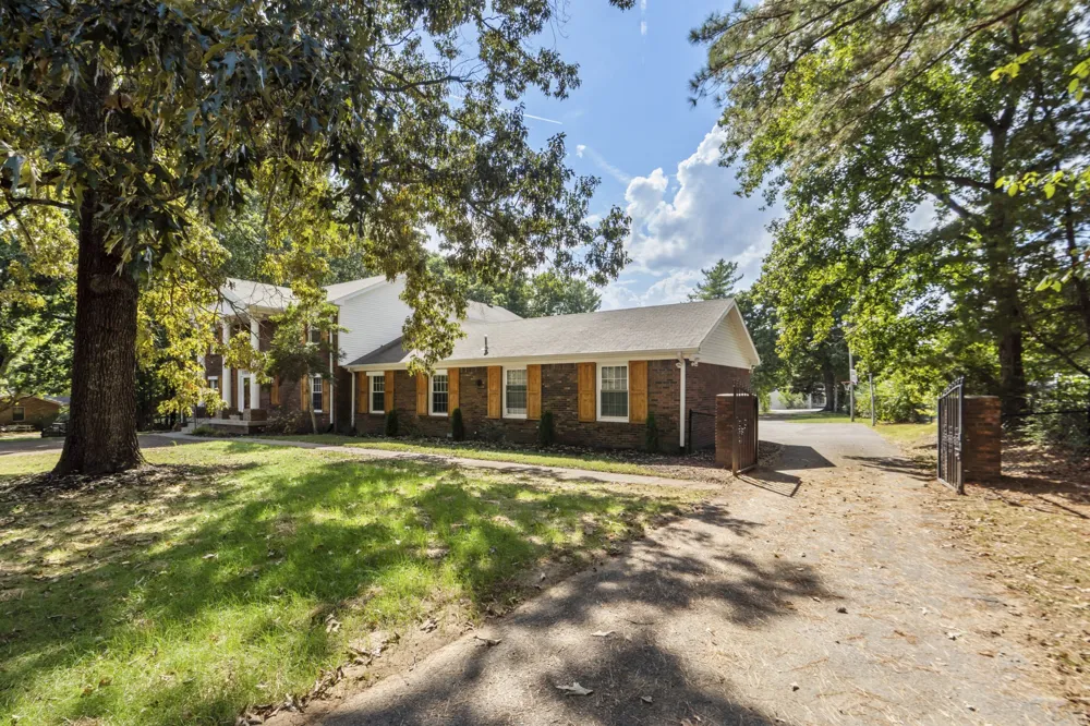 103 Forrest Hills Cir Dickson, TN 37055