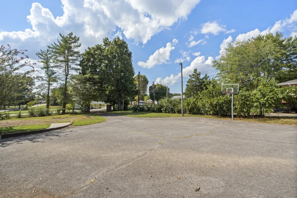103 Forrest Hills Cir Dickson, TN 37055