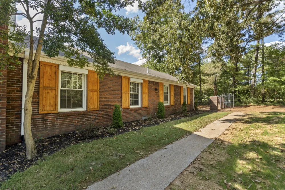 103 Forrest Hills Cir Dickson, TN 37055