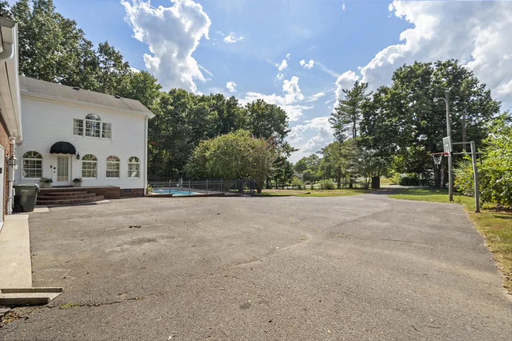 103 Forrest Hills Cir Dickson, TN 37055