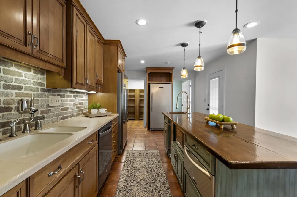 103 Forrest Hills Cir Dickson, TN 37055
