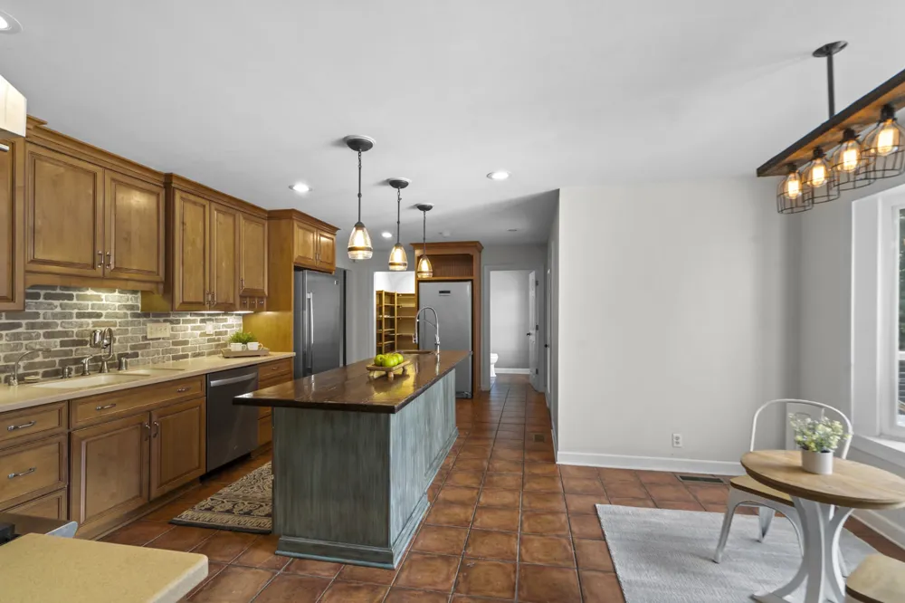 103 Forrest Hills Cir Dickson, TN 37055