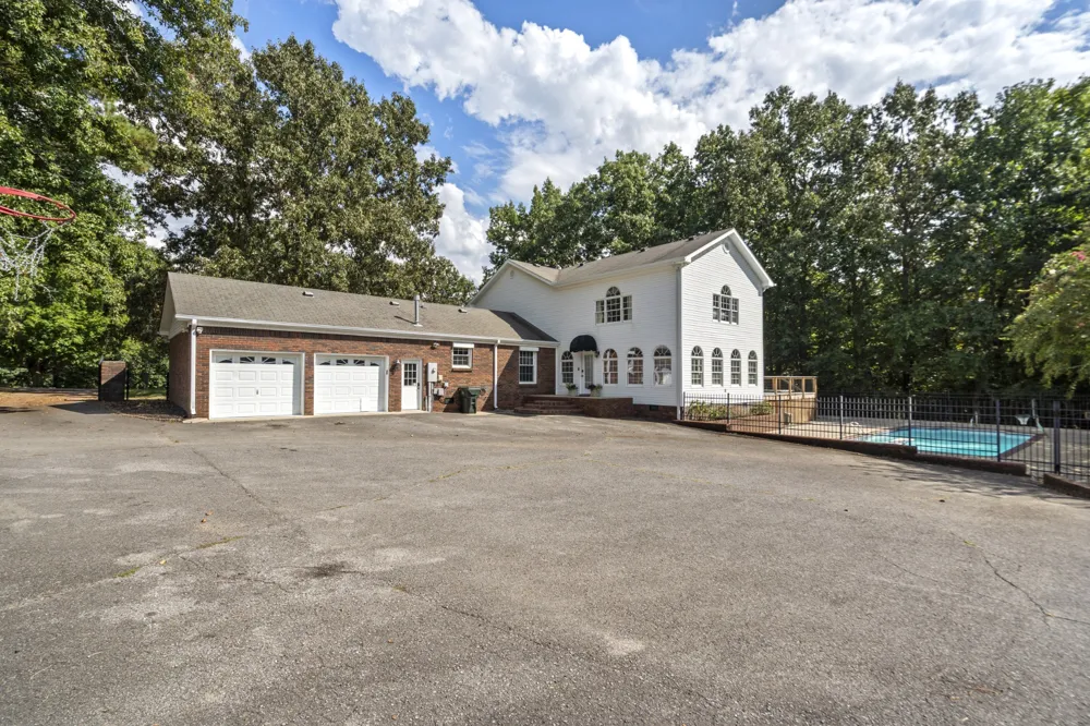 103 Forrest Hills Cir Dickson, TN 37055