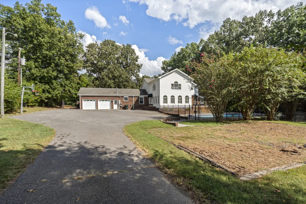 103 Forrest Hills Cir Dickson, TN 37055