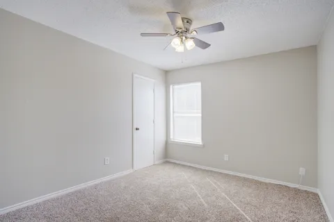 313 Queens Court S #D