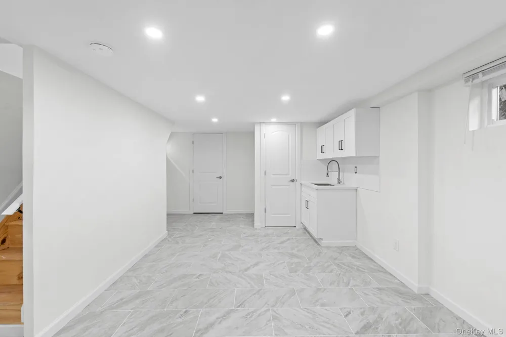 22018 91st Road Queens Village, NY 11428