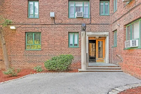 1560 Metropolitan Avenue #5B