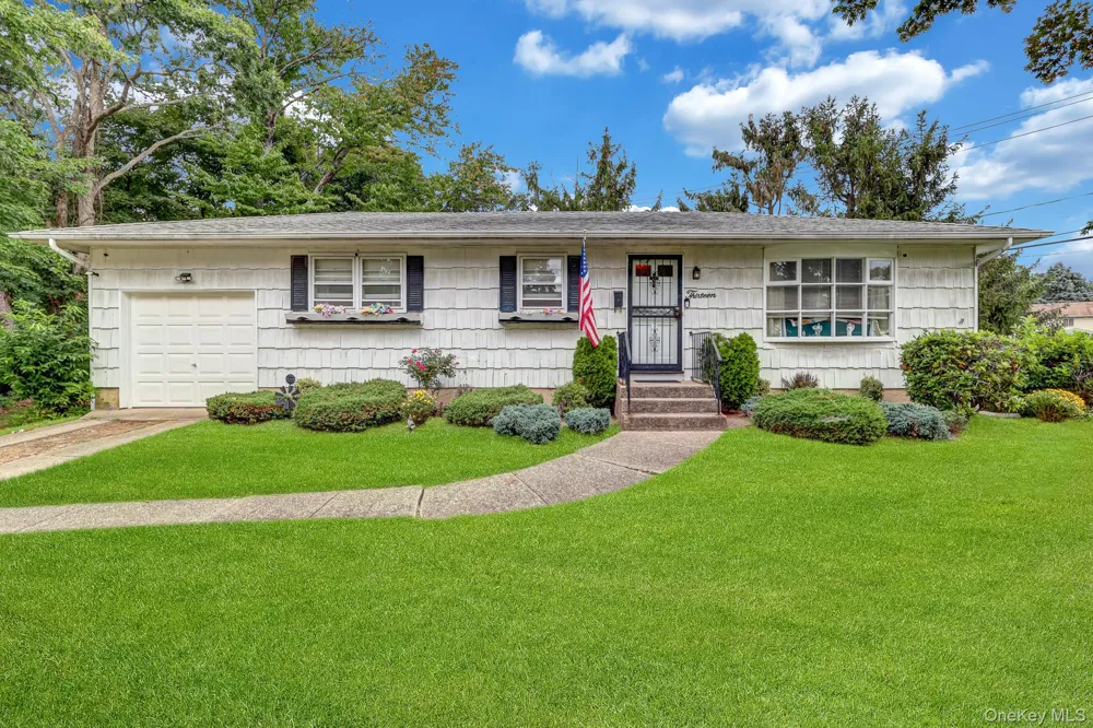 13 Haight Street Deer Park, NY 11729