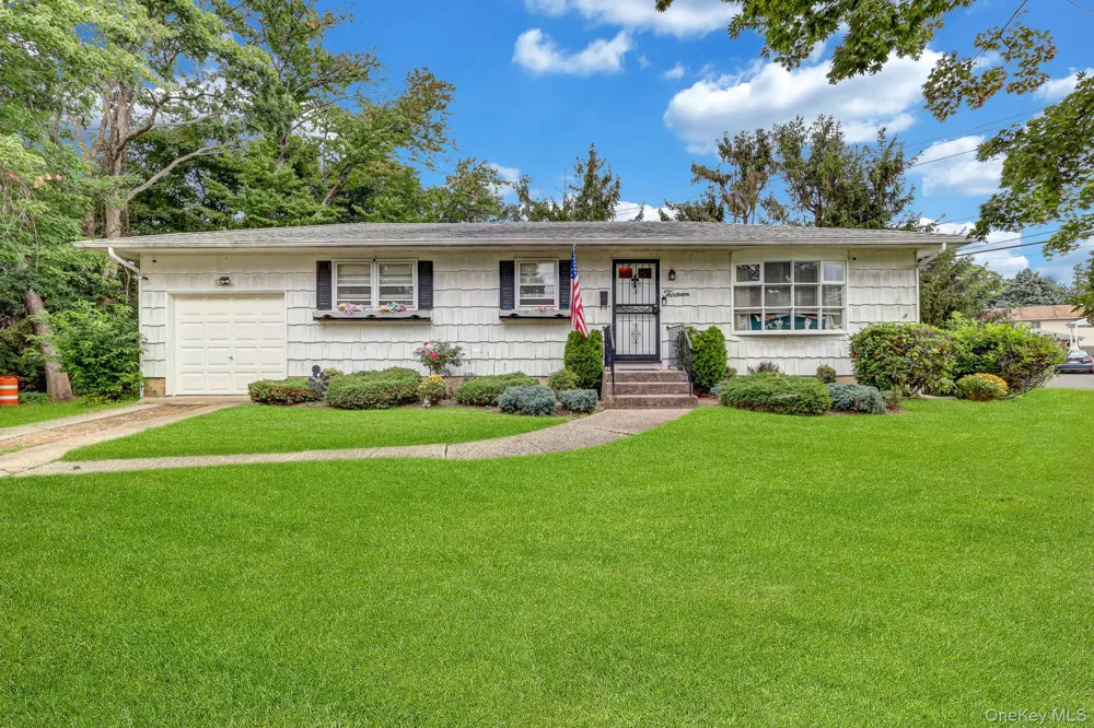 13 Haight Street Deer Park, NY 11729