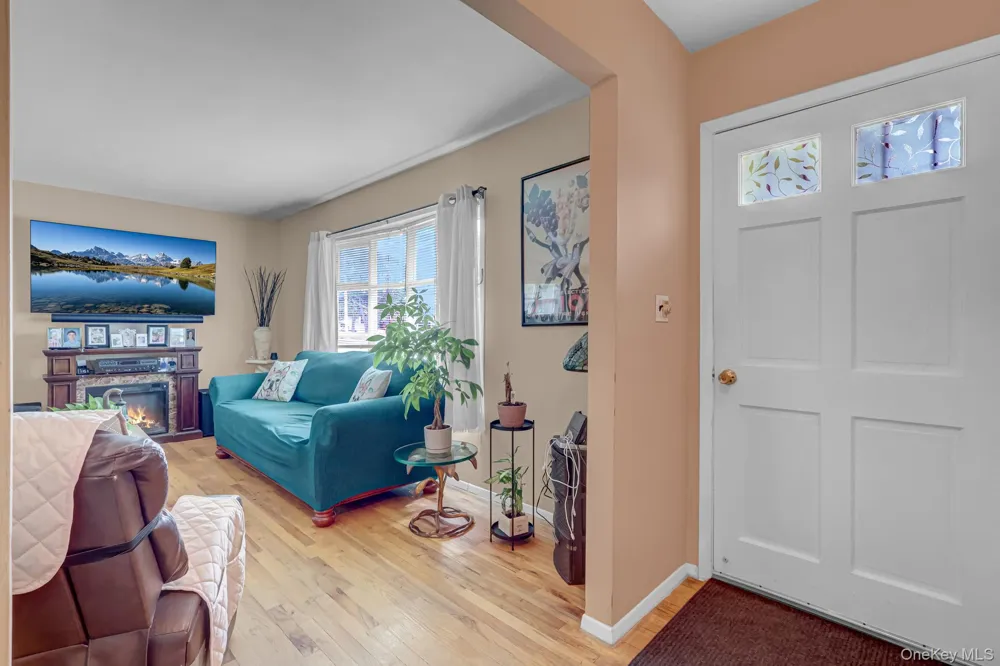 13 Haight Street Deer Park, NY 11729