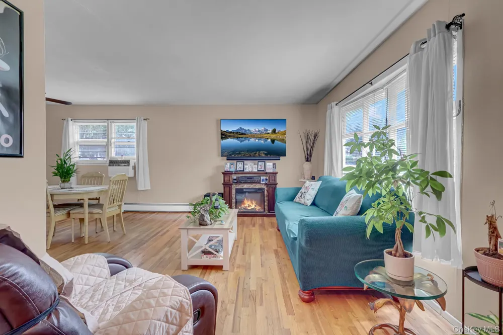 13 Haight Street Deer Park, NY 11729