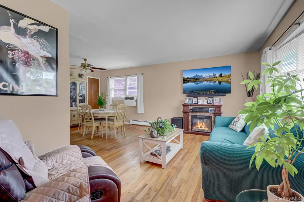 13 Haight Street Deer Park, NY 11729