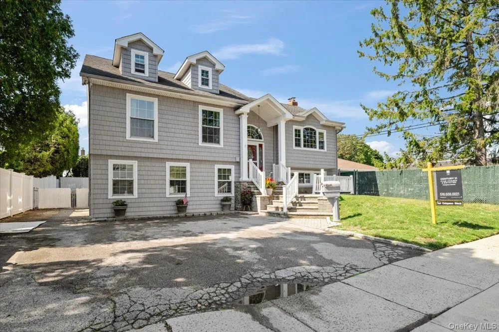 16 Taft Avenue Bethpage, NY 11714