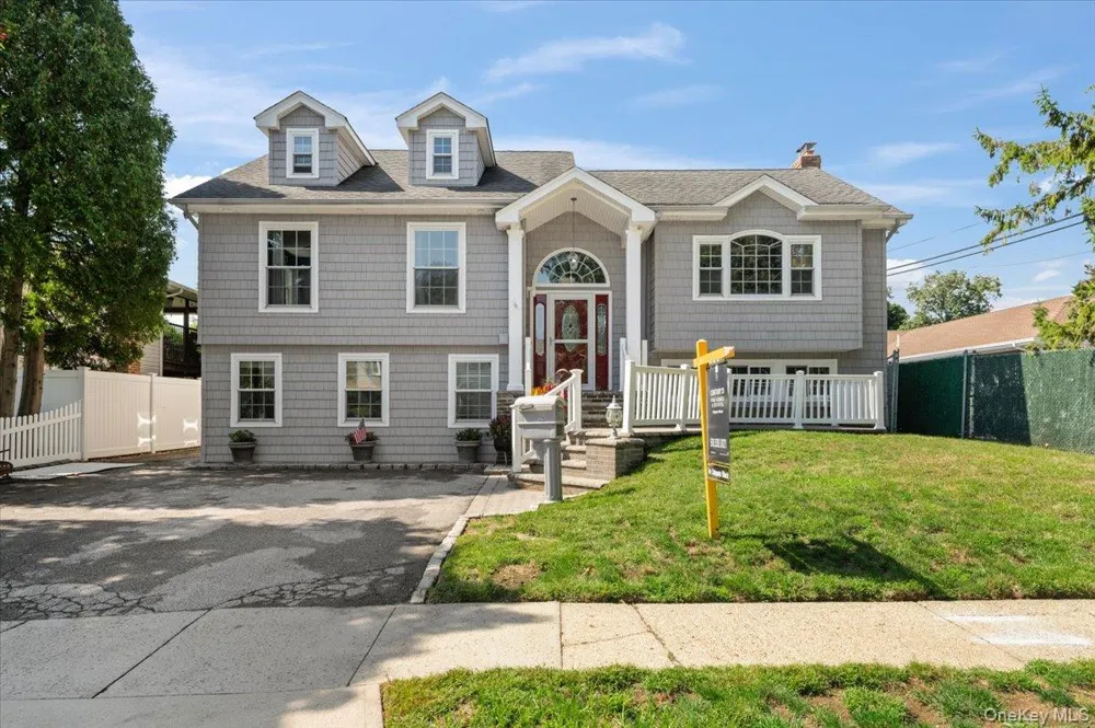 16 Taft Avenue Bethpage, NY 11714
