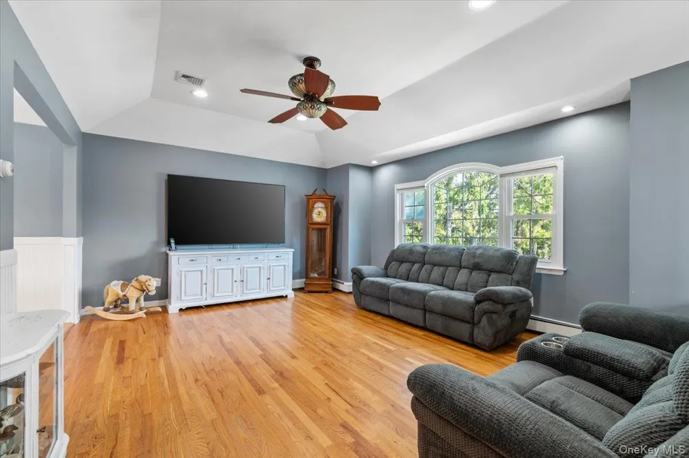 16 Taft Avenue Bethpage, NY 11714