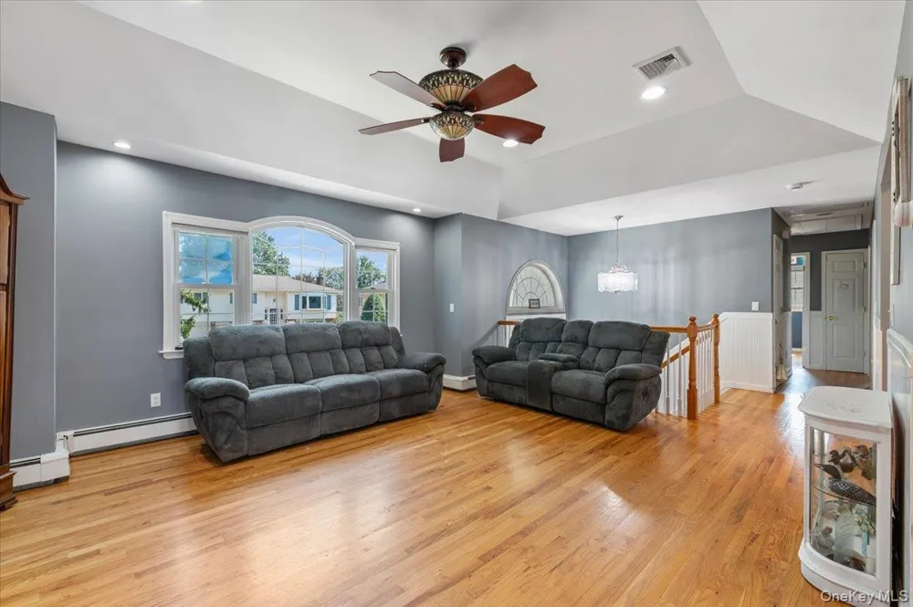 16 Taft Avenue Bethpage, NY 11714