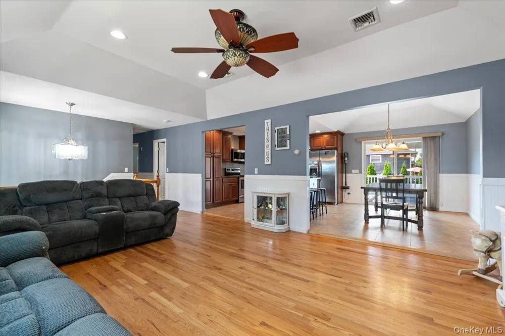 16 Taft Avenue Bethpage, NY 11714