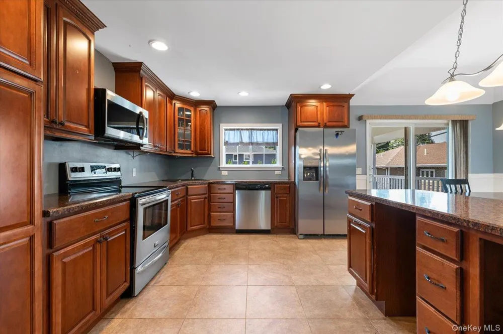 16 Taft Avenue Bethpage, NY 11714