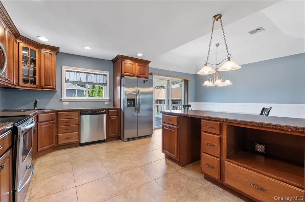 16 Taft Avenue Bethpage, NY 11714