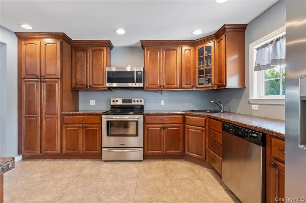 16 Taft Avenue Bethpage, NY 11714
