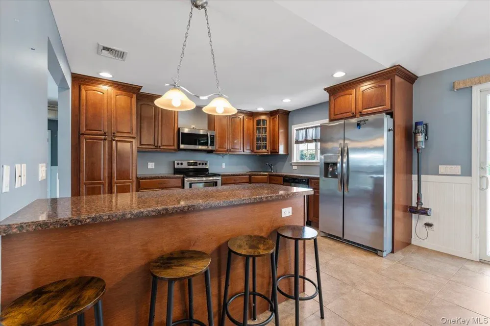 16 Taft Avenue Bethpage, NY 11714