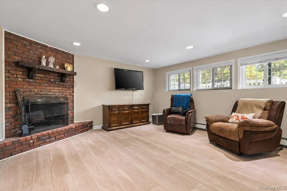 16 Taft Avenue Bethpage, NY 11714