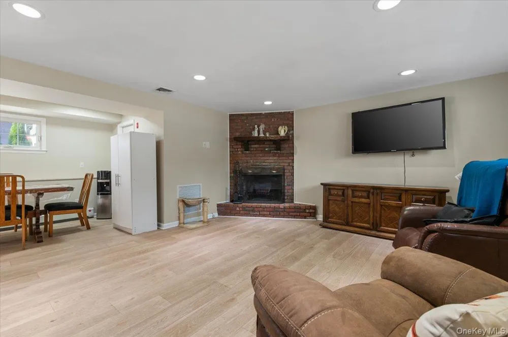 16 Taft Avenue Bethpage, NY 11714