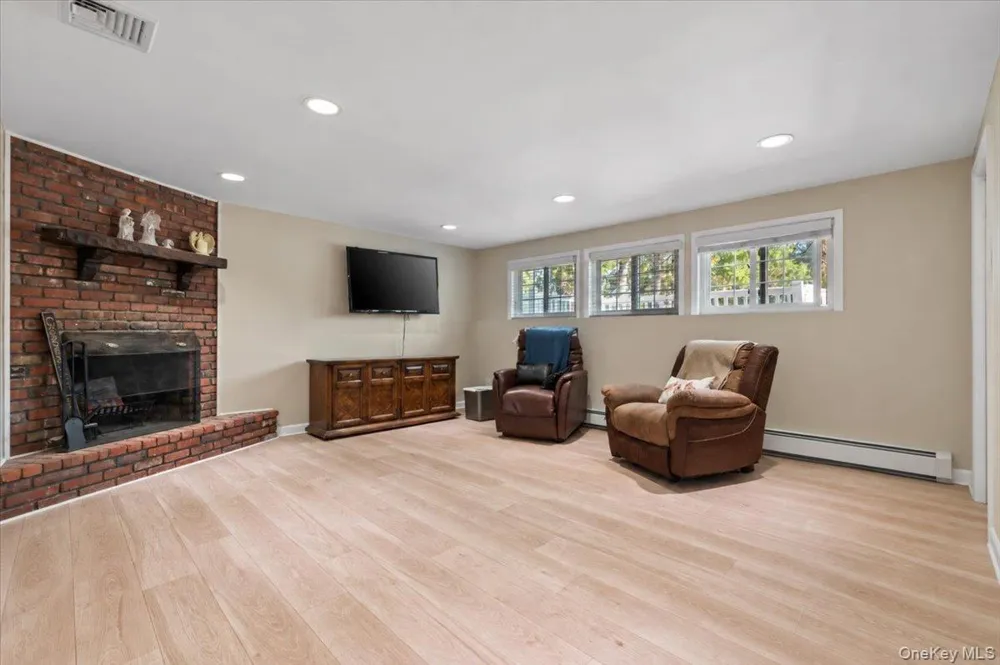 16 Taft Avenue Bethpage, NY 11714
