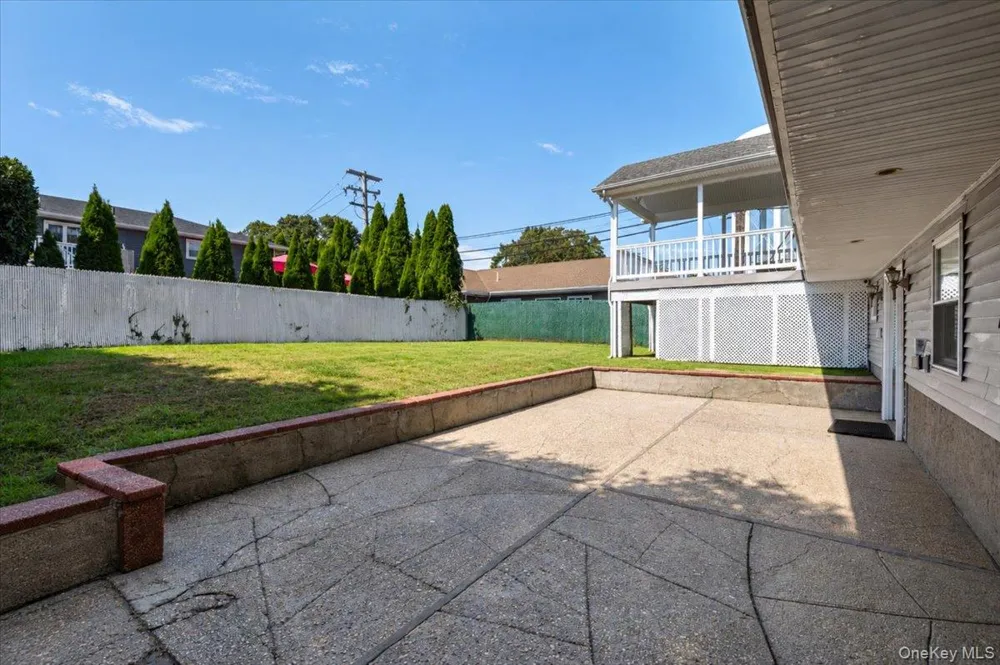 16 Taft Avenue Bethpage, NY 11714