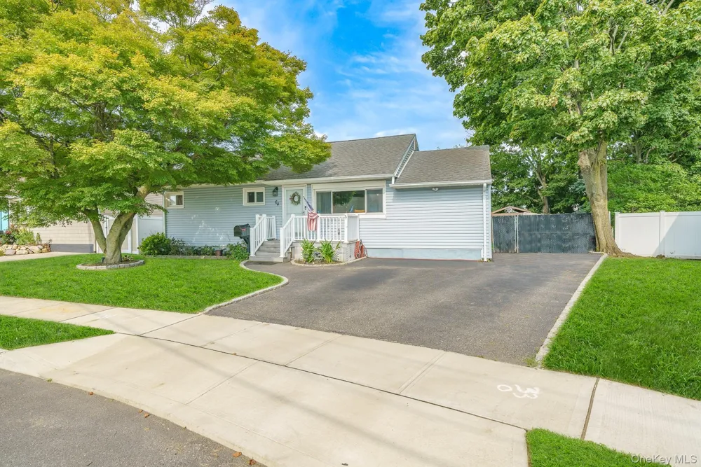 64 Frank Street Lindenhurst, NY 11757