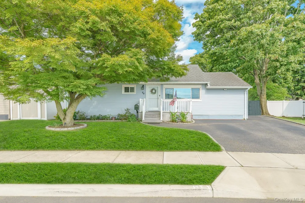 64 Frank Street Lindenhurst, NY 11757