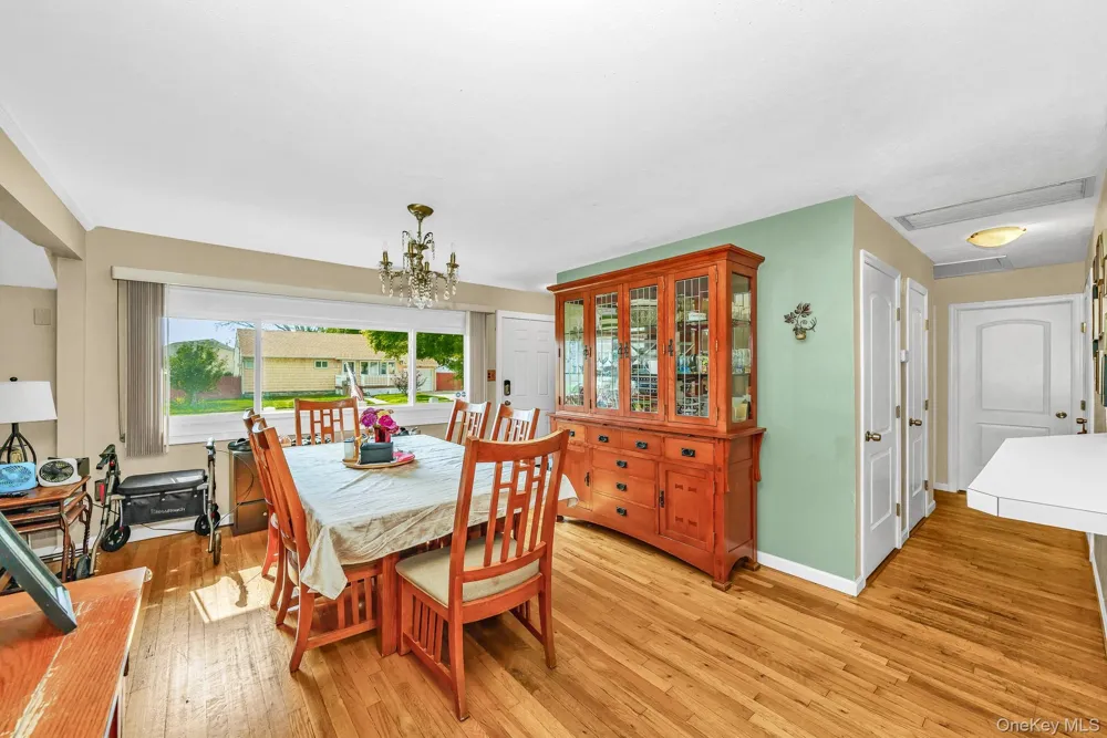 64 Frank Street Lindenhurst, NY 11757