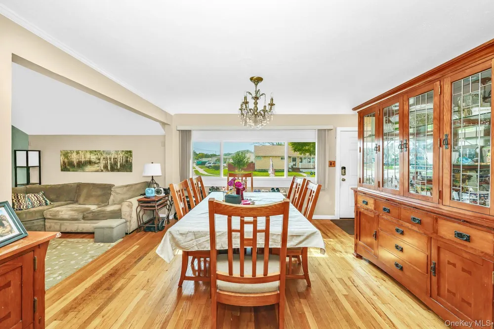 64 Frank Street Lindenhurst, NY 11757