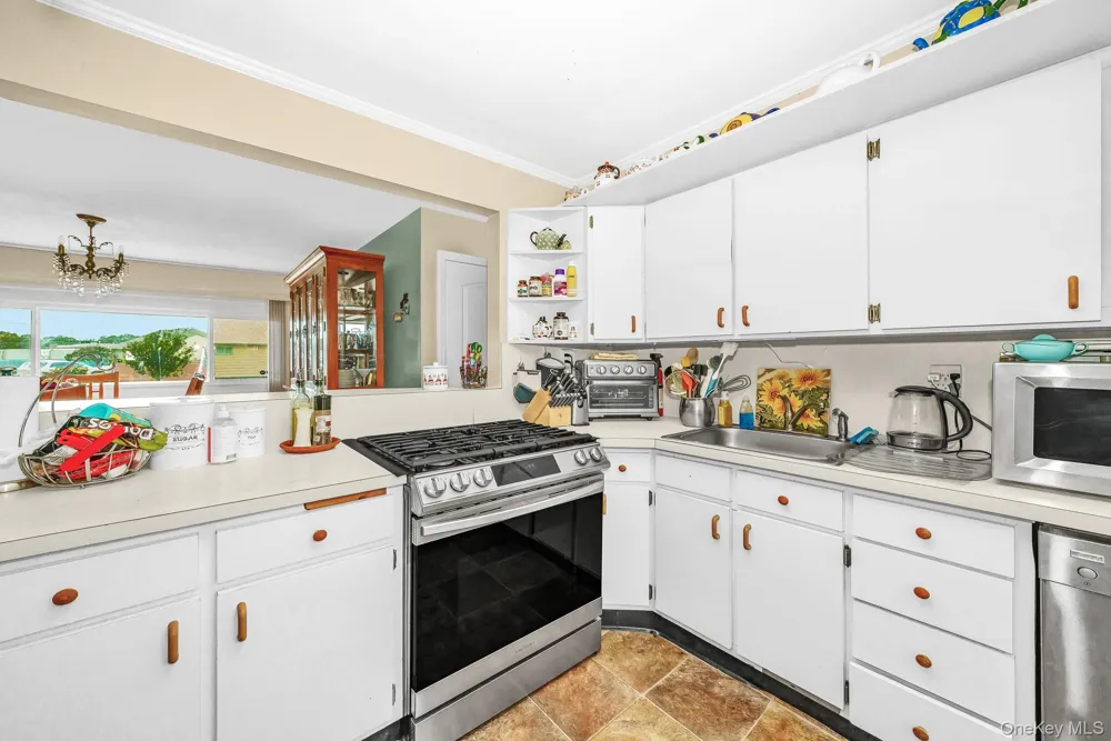 64 Frank Street Lindenhurst, NY 11757