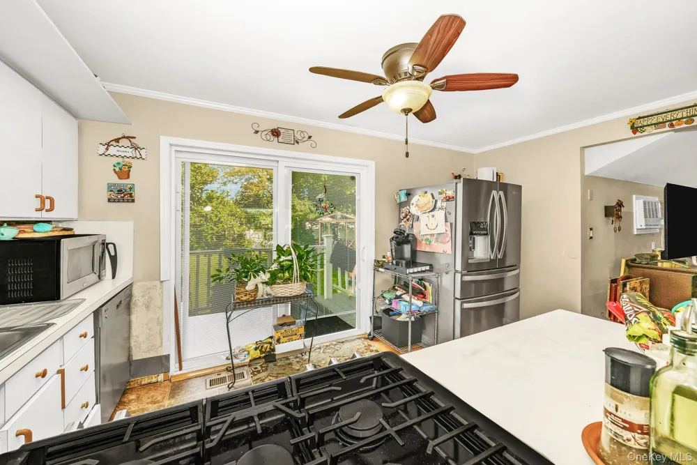 64 Frank Street Lindenhurst, NY 11757