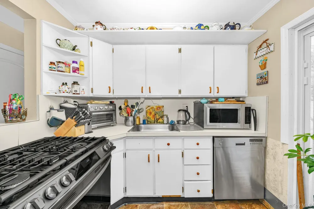 64 Frank Street Lindenhurst, NY 11757