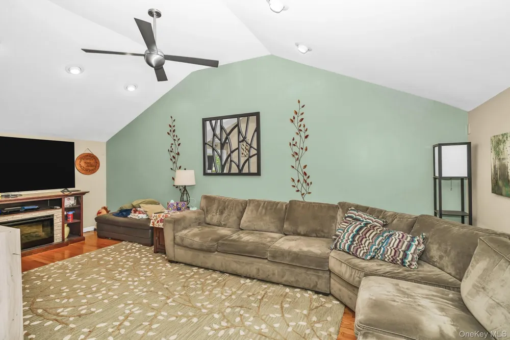 64 Frank Street Lindenhurst, NY 11757