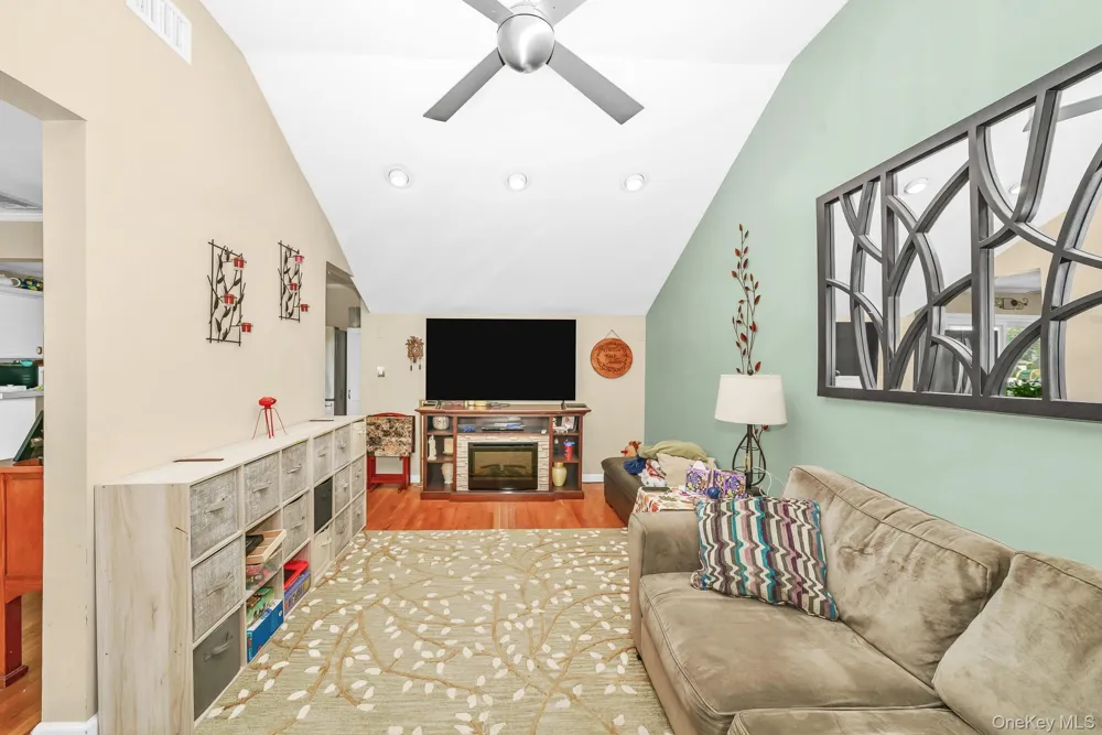 64 Frank Street Lindenhurst, NY 11757