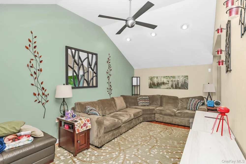 64 Frank Street Lindenhurst, NY 11757