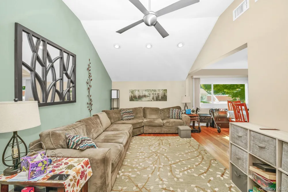 64 Frank Street Lindenhurst, NY 11757