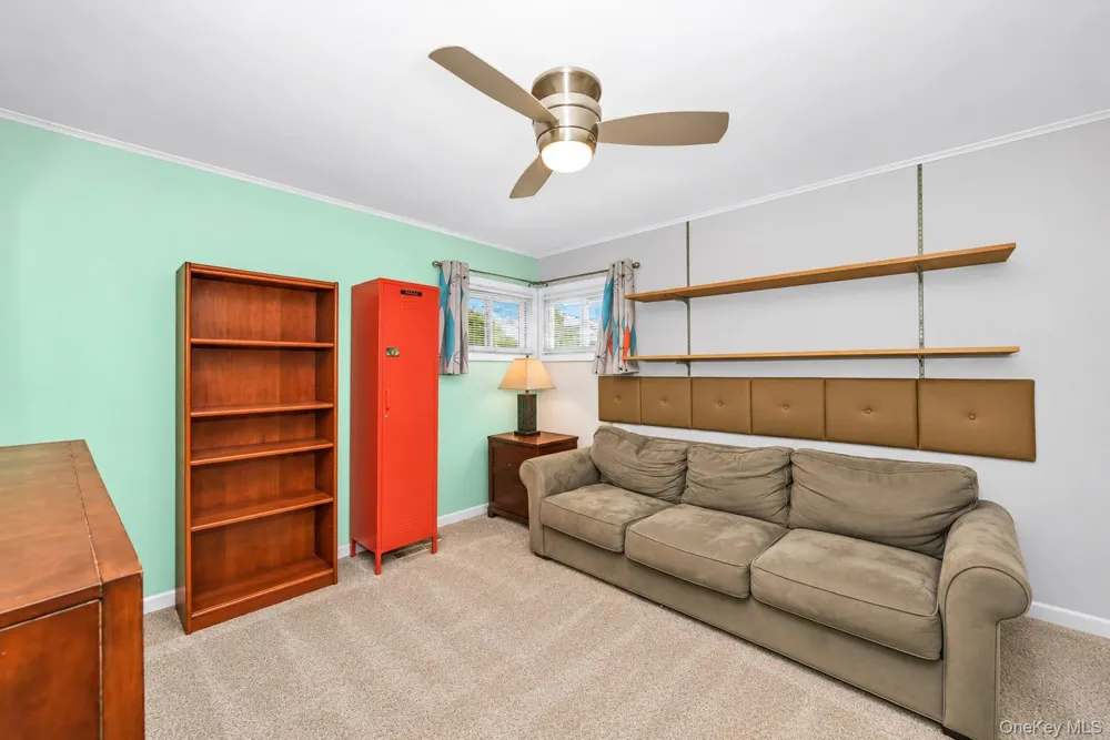 64 Frank Street Lindenhurst, NY 11757