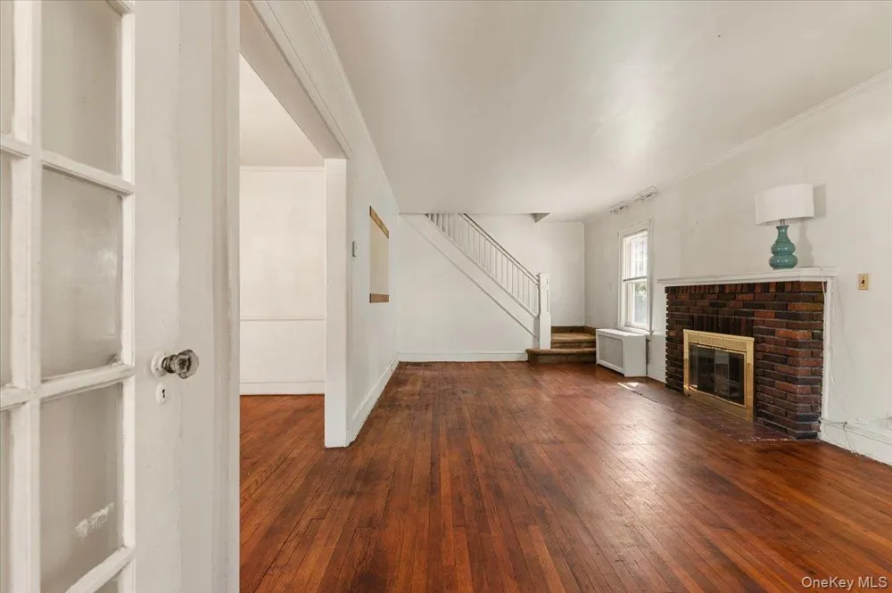 33 Lawrence Avenue Malverne, NY 11565
