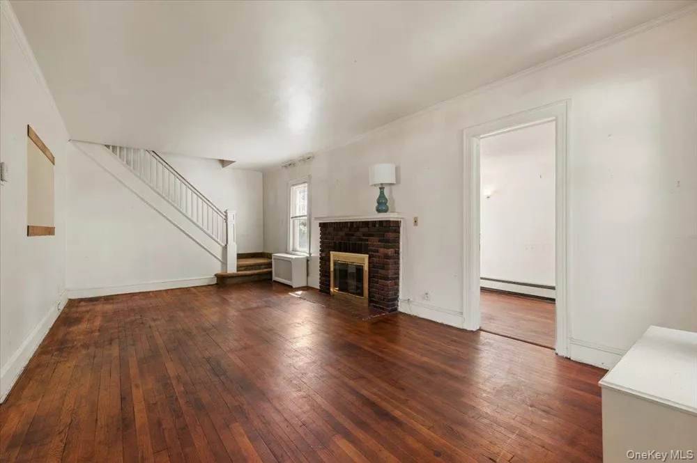 33 Lawrence Avenue Malverne, NY 11565