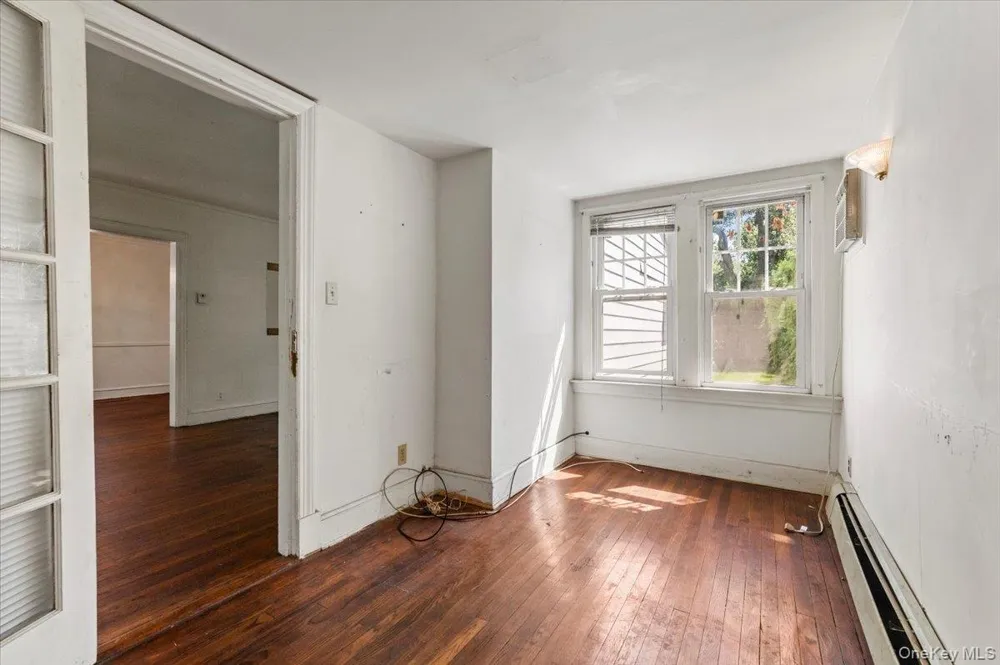 33 Lawrence Avenue Malverne, NY 11565