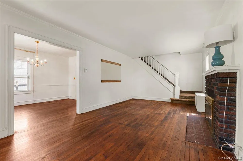33 Lawrence Avenue Malverne, NY 11565