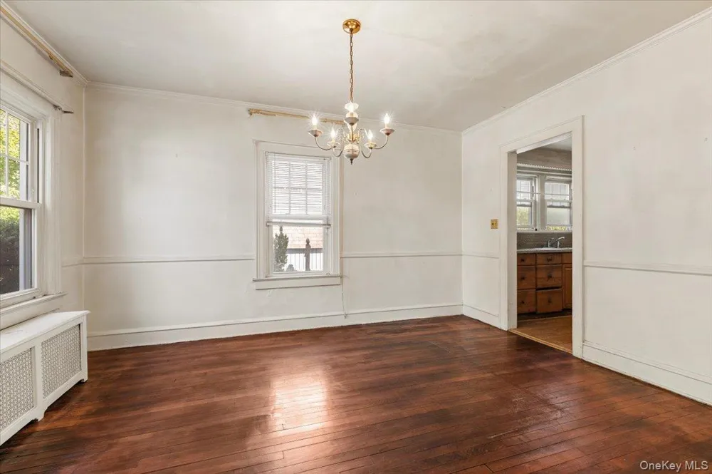 33 Lawrence Avenue Malverne, NY 11565