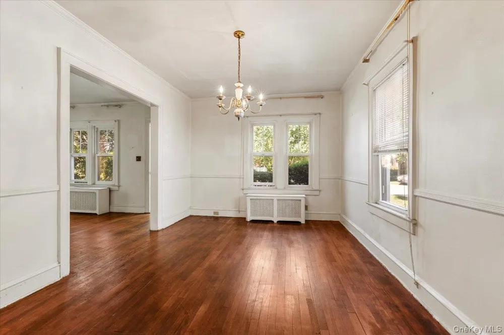 33 Lawrence Avenue Malverne, NY 11565