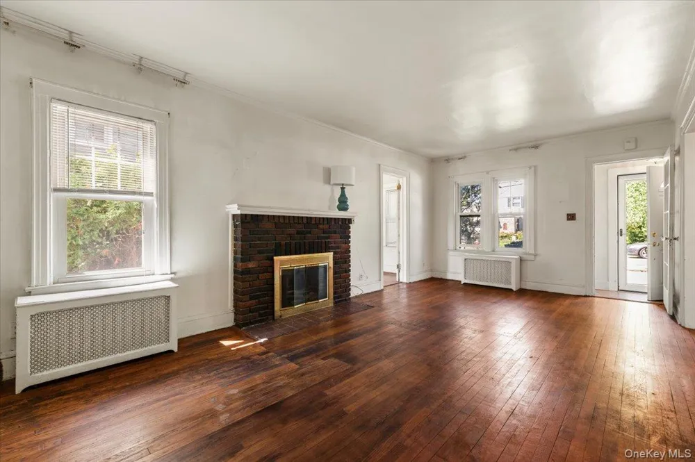 33 Lawrence Avenue Malverne, NY 11565