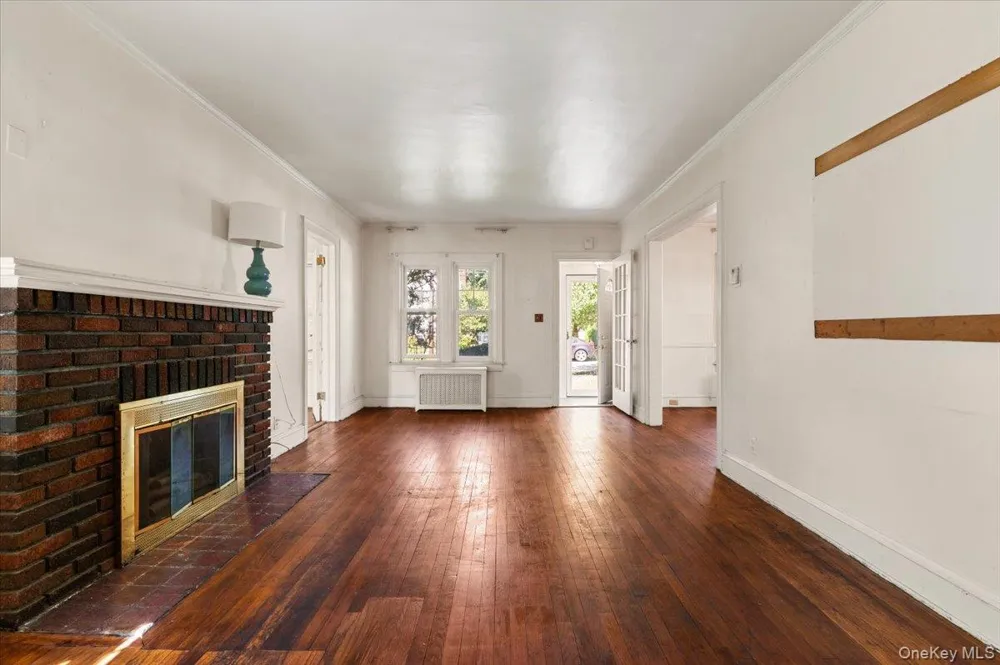 33 Lawrence Avenue Malverne, NY 11565