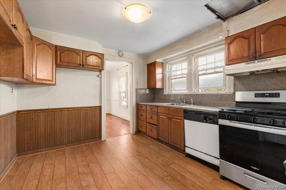 33 Lawrence Avenue Malverne, NY 11565